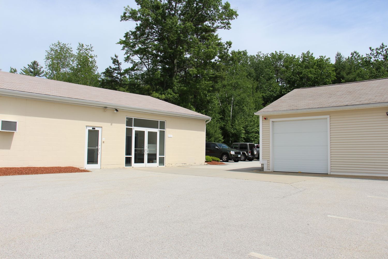 Retail/Office/Commercial For Lease: 45 Londonderry Tpke, Hooksett, NH 03106